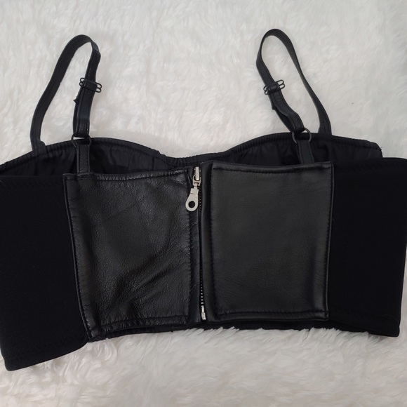 🚨 SOLD 🚨 Vintage Black Leather Bustier - Picture 6 of 8